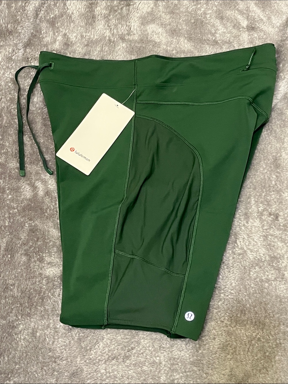 🆕 Lululemon No Line HRRun Short 8” in Ivy Grove, size 12